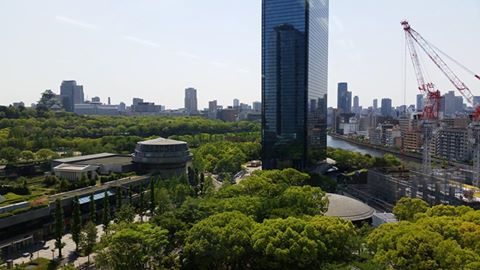 OBPアカデミアからの眺望（クリスタルタワーと大阪城）